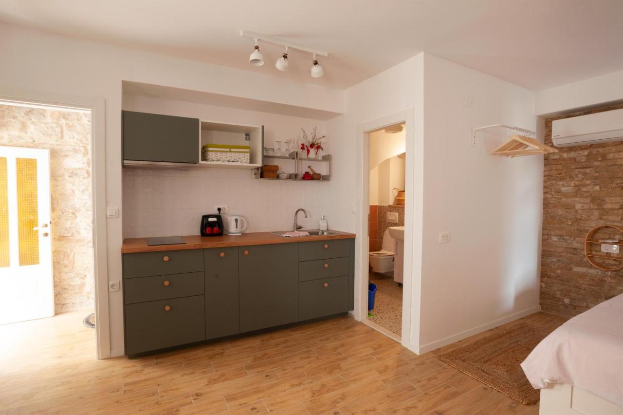 Sketches Of Milna Apartamento Milna  Exterior foto